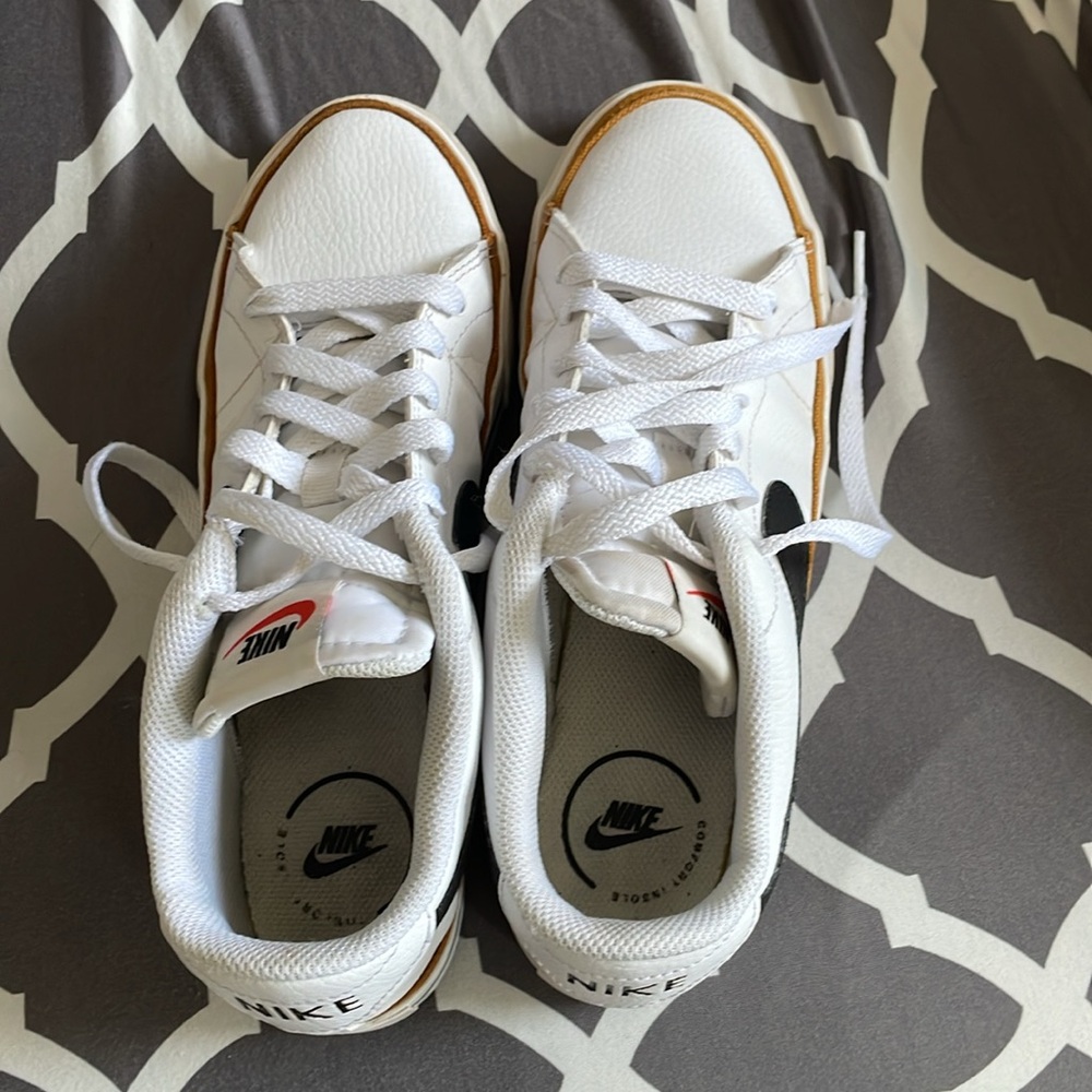 Nike sneaker - Picture 2 of 5